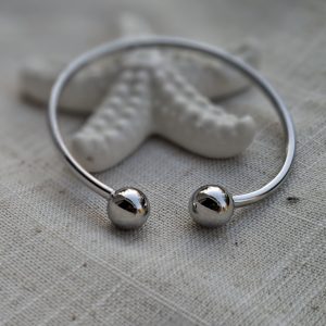 Narukvica od čelika s kuglicama