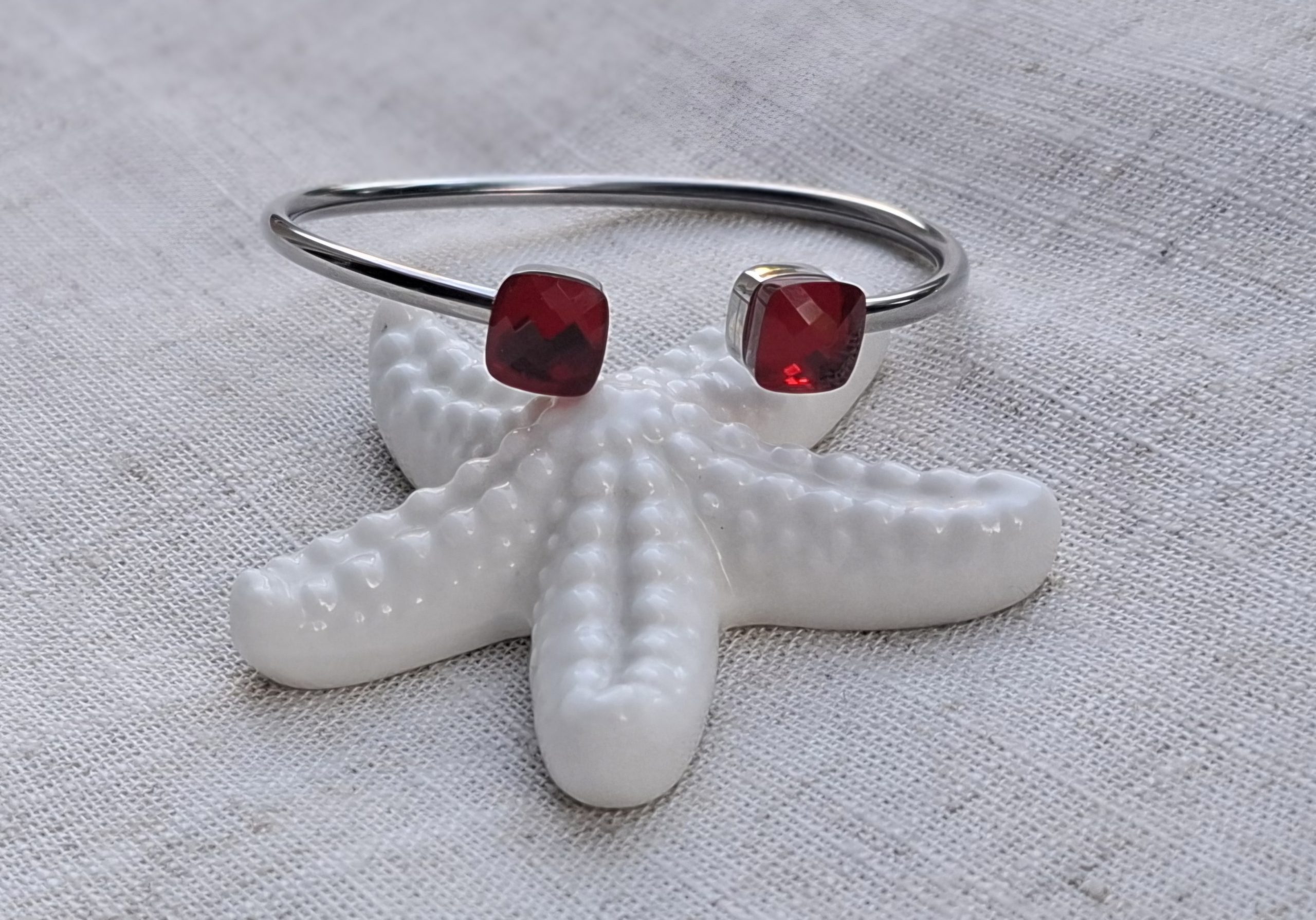 Narukvica s brušenim staklom, crvena