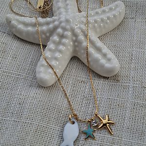 Ogrlica s bijelom ribicom i zvjezdicama