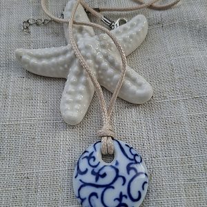 Plavo bijela ogrlica od keramike