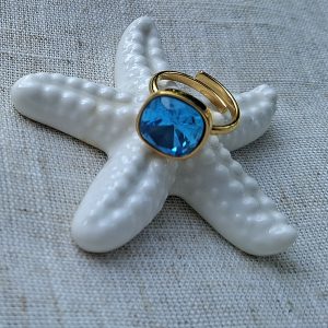 Prsten od svijetlo plavog stakla