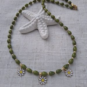 Zelena ogrlica s cvjetićima