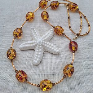 Ogrlica boje jantara