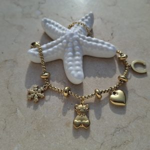 Narukvica s četiri privjeska 2