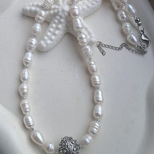 Biserna ogrlica s botunom