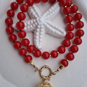 Crvena ogrlica s botunom