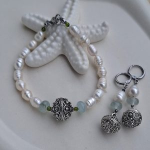 Biserni komplet s dodatkom plave i botunima