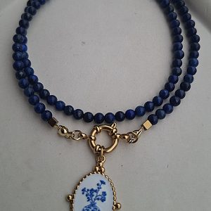 Lapis lazuli ogrlica s emajliranim privjeskom